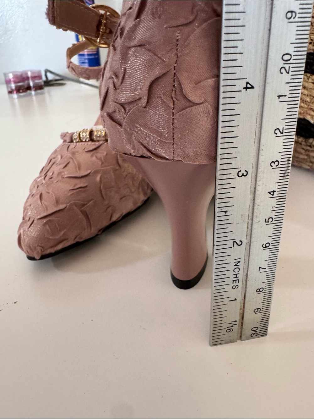 Pink Embossed Rhinestone Heels Size 39 NIB - Picture 6 of 13